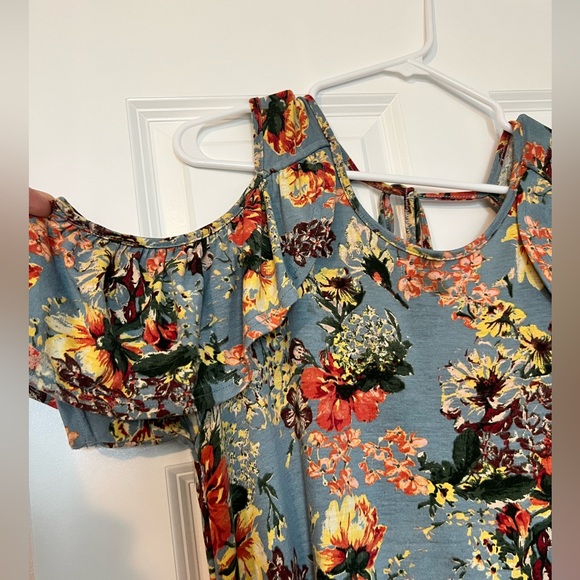 L Women’s peek-a-boo shoulder, open back dress - Picture 3 of 4